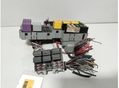 Recambio de caja reles / fusibles para opel corsa c (x01) 1.4 (f08, f68) referencia OEM IAM 013107228   2