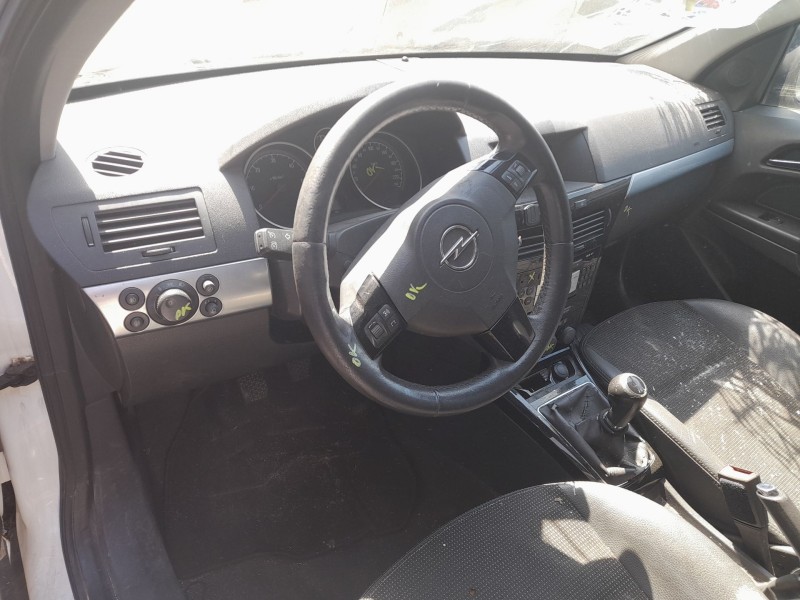 opel astra h (a04) del año 2009
