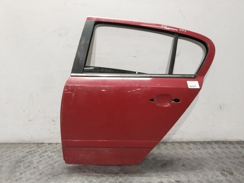 Recambio de puerta trasera izquierda para opel astra h berlina cosmo referencia OEM IAM  ROJO 