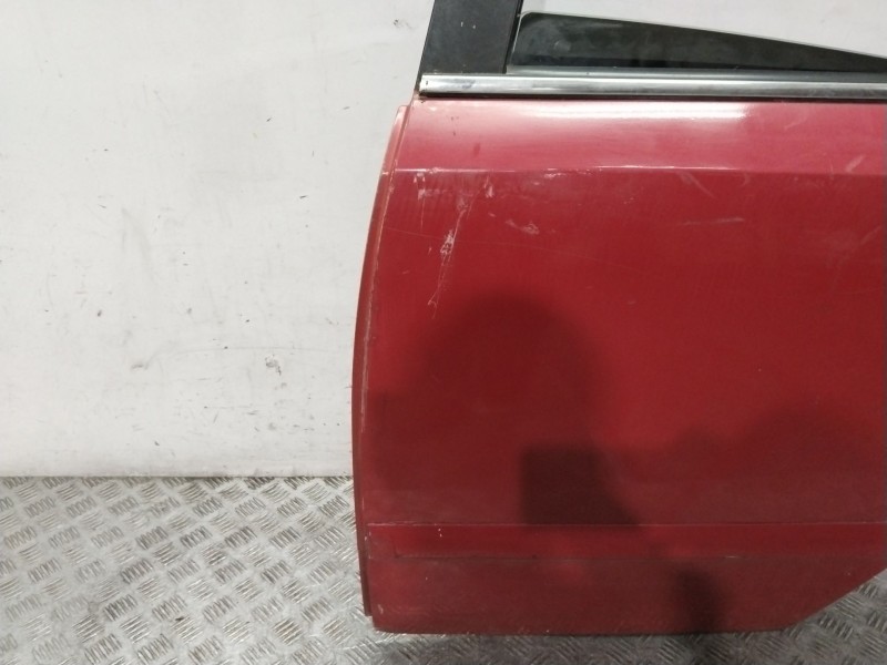 Recambio de puerta trasera izquierda para opel astra h berlina cosmo referencia OEM IAM  ROJO 