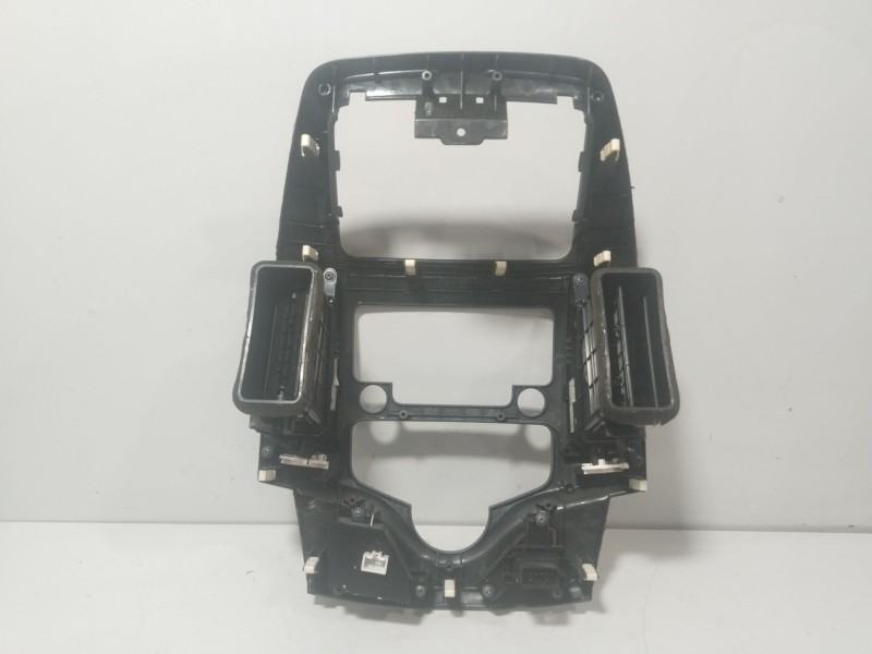 Recambio de rejilla central delantera para hyundai i30 (fd) 1.6 referencia OEM IAM U05F05  