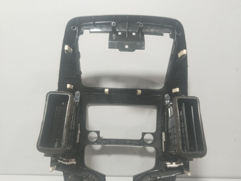 Recambio de rejilla central delantera para hyundai i30 (fd) 1.6 referencia OEM IAM U05F05  