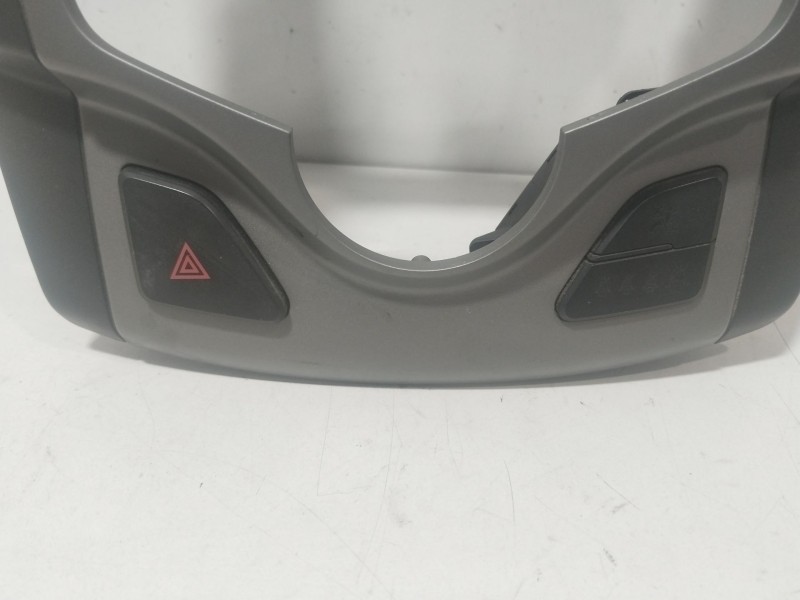 Recambio de rejilla central delantera para hyundai i30 (fd) 1.6 referencia OEM IAM U05F05  