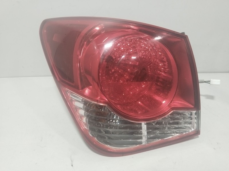 Recambio de piloto porton trasero izquierdo para chevrolet cruze (j300) 2.0 cdi referencia OEM IAM 95971550  