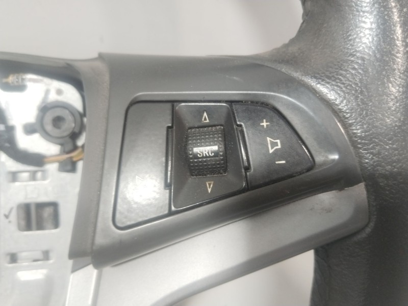 Recambio de volante para chevrolet cruze (j300) 2.0 cdi referencia OEM IAM 13307026  