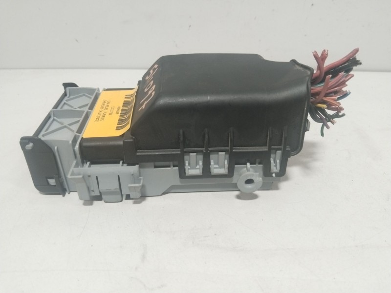 Recambio de caja reles / fusibles para chevrolet cruze (j300) 2.0 cdi referencia OEM IAM 13222786  