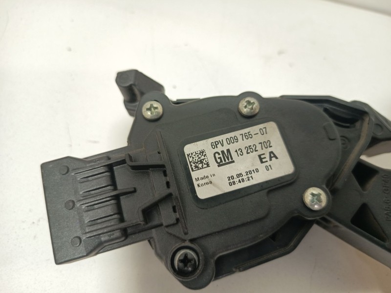 Recambio de pedal acelerador para chevrolet cruze (j300) 2.0 cdi referencia OEM IAM 13252702  