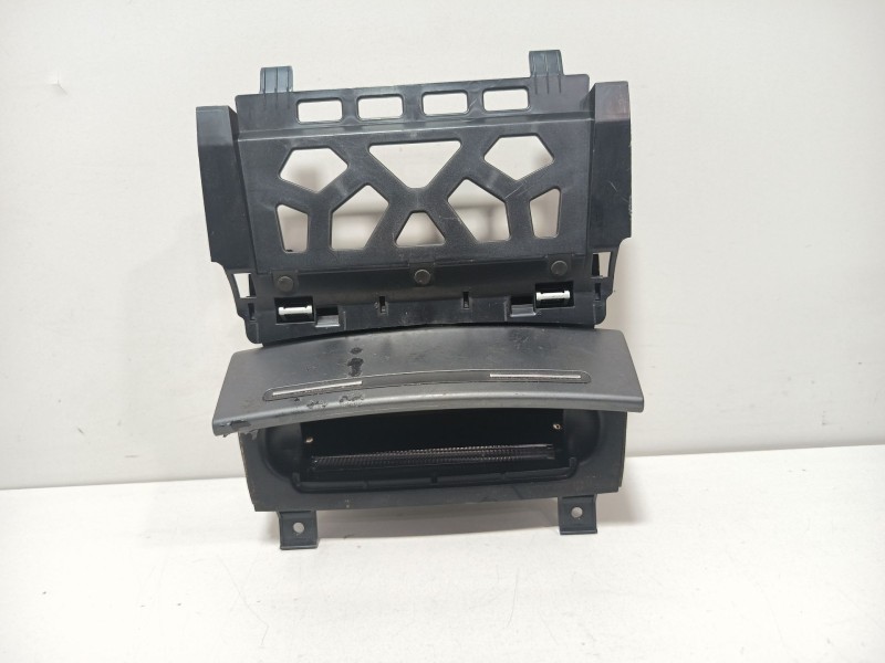 Recambio de cenicero para audi a3 sportback (8pa) 1.4 tfsi referencia OEM IAM 8P0857951  