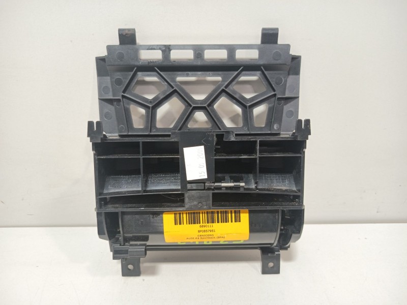 Recambio de cenicero para audi a3 sportback (8pa) 1.4 tfsi referencia OEM IAM 8P0857951  