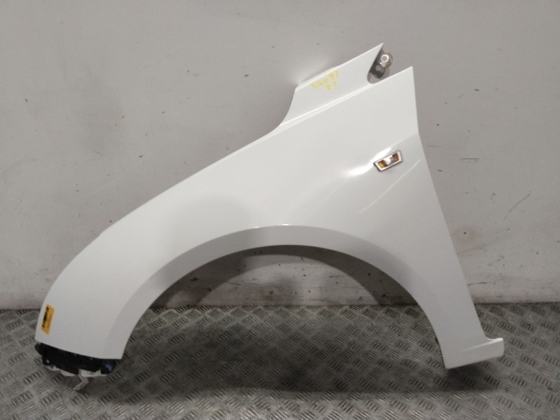 Recambio de aleta delantera izquierda para chevrolet cruze (j300) 2.0 cdi referencia OEM IAM 94560509  