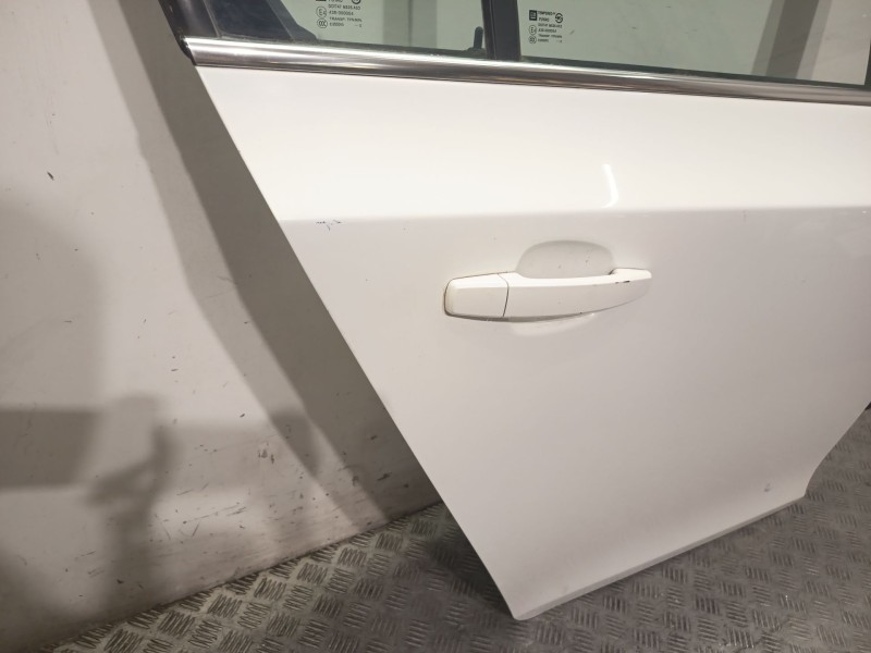 Recambio de puerta trasera derecha para chevrolet cruze (j300) 2.0 cdi referencia OEM IAM 95987764  