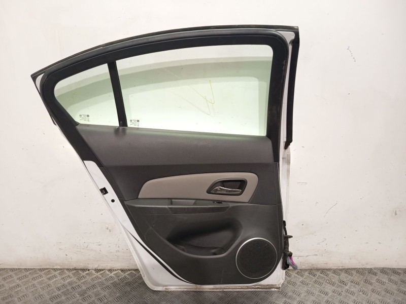 Recambio de puerta trasera izquierda para chevrolet cruze (j300) 2.0 cdi referencia OEM IAM 95987763  