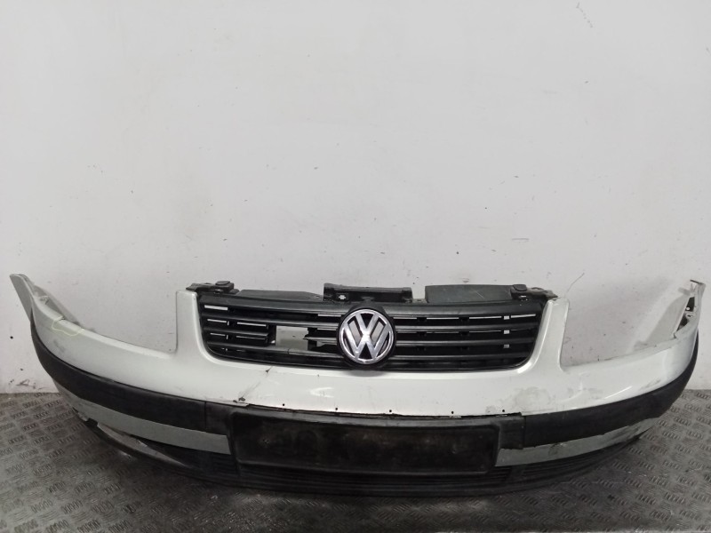 Recambio de paragolpes delantero para volkswagen passat b5 (3b2) 2.8 v6 syncro/4motion referencia OEM IAM 3B0807217GRU  