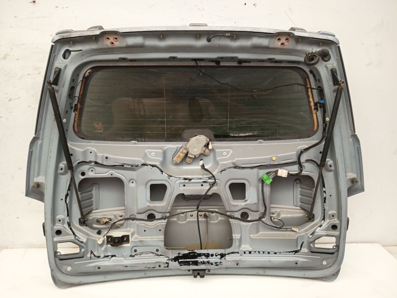 Recambio de porton trasero para ssangyong rodius i 2.7 xdi referencia OEM IAM 6401121101  
