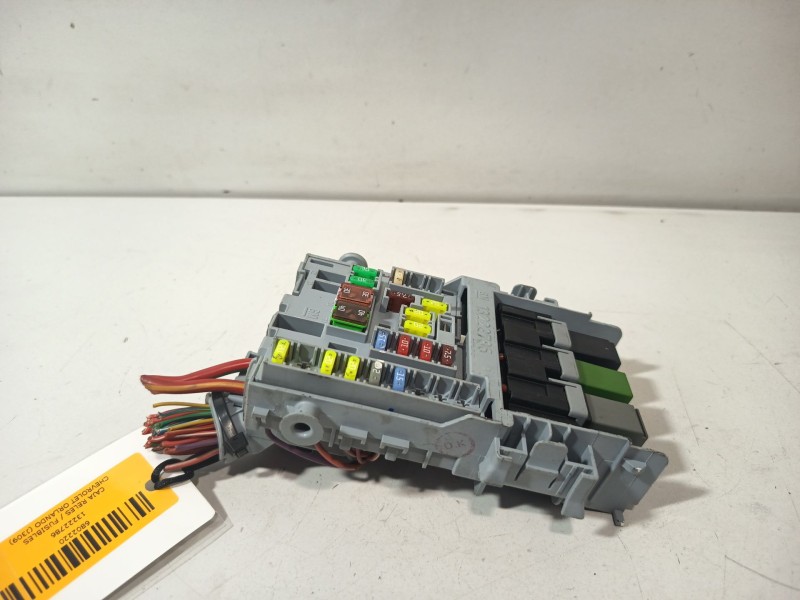 Recambio de caja reles / fusibles para chevrolet orlando (j309) 2.0 d referencia OEM IAM 13222786  