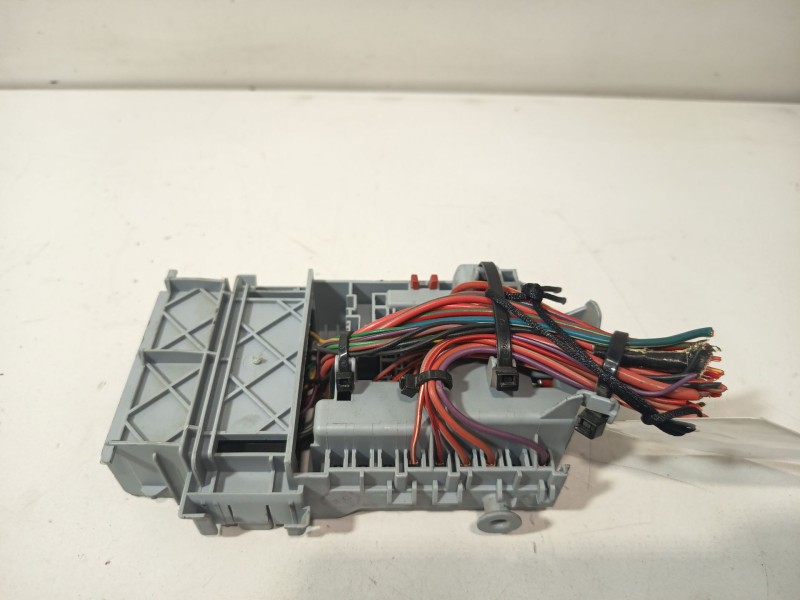 Recambio de caja reles / fusibles para chevrolet orlando (j309) 2.0 d referencia OEM IAM 13222786  