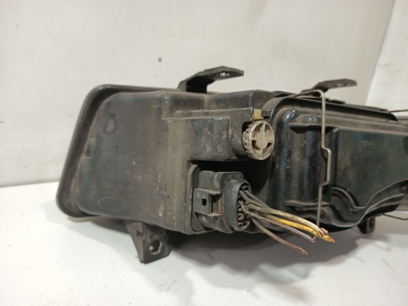 Recambio de faro derecho para seat toledo ii (1m2) 2.3 v5 referencia OEM IAM 1M1941016  