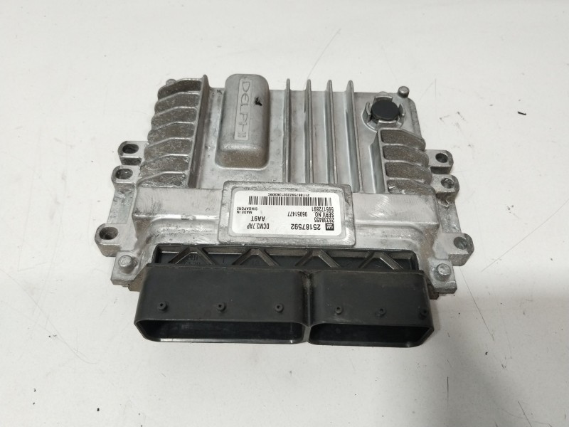 Recambio de centralita motor uce para chevrolet orlando (j309) 2.0 d referencia OEM IAM 25187592  