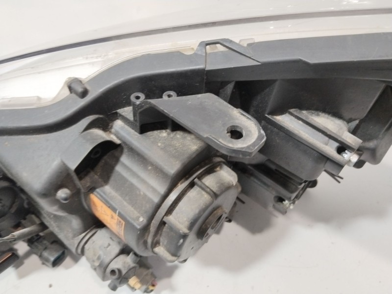 Recambio de faro derecho para citroën c-crosser exclusive referencia OEM IAM 6206H2  