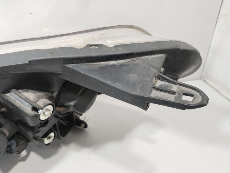Recambio de faro derecho para citroën c-crosser exclusive referencia OEM IAM 6206H2  