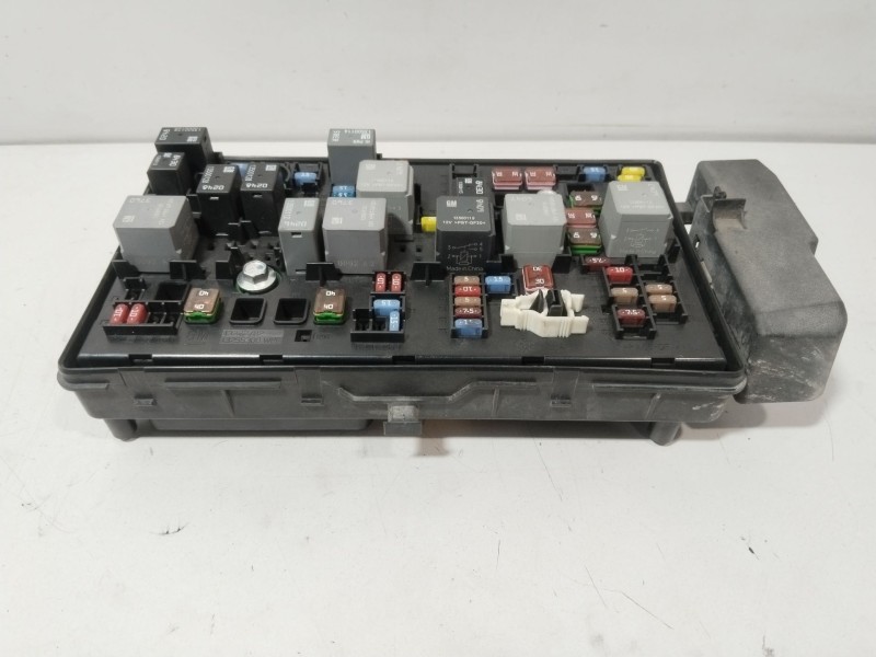Recambio de caja reles / fusibles para chevrolet cruze (j300) 2.0 cdi referencia OEM IAM 13222782  