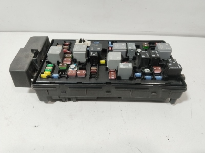Recambio de caja reles / fusibles para chevrolet cruze (j300) 2.0 cdi referencia OEM IAM 13222782  