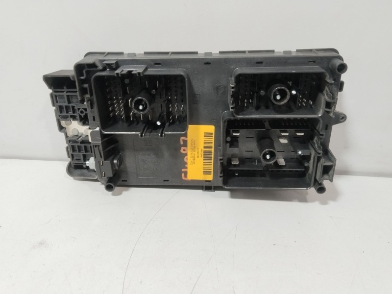 Recambio de caja reles / fusibles para chevrolet cruze (j300) 2.0 cdi referencia OEM IAM 13222782  
