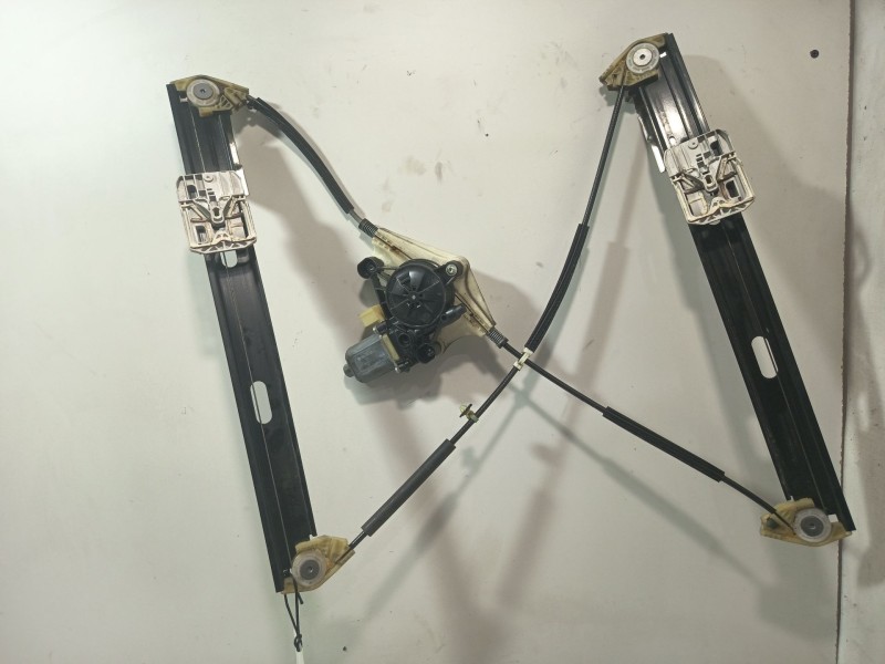 Recambio de elevalunas delantero derecho para seat leon (5f1) 1.5 tgi referencia OEM IAM 5F4837462D  