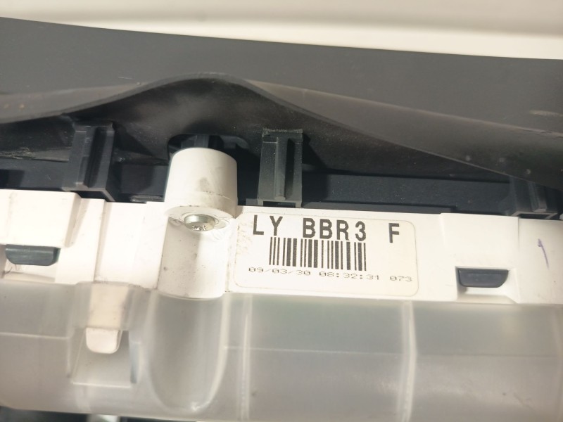 Recambio de cuadro instrumentos para mazda 3 berlina (bk) 1.6 crdt active+ referencia OEM IAM LYBBR3  