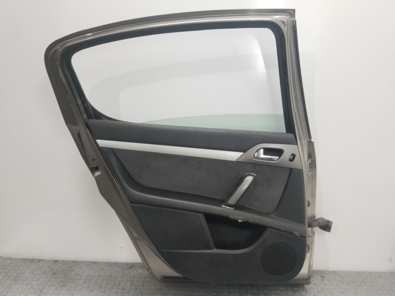 Recambio de puerta trasera izquierda para peugeot 407 st confort referencia OEM IAM 9006H5 ORO 