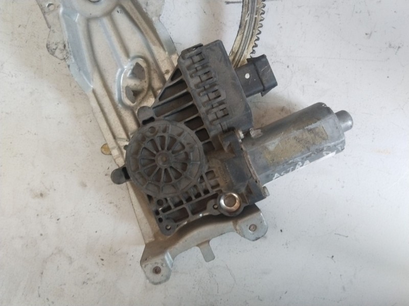 Recambio de elevalunas delantero derecho para opel astra g berlina club referencia OEM IAM 90521870  