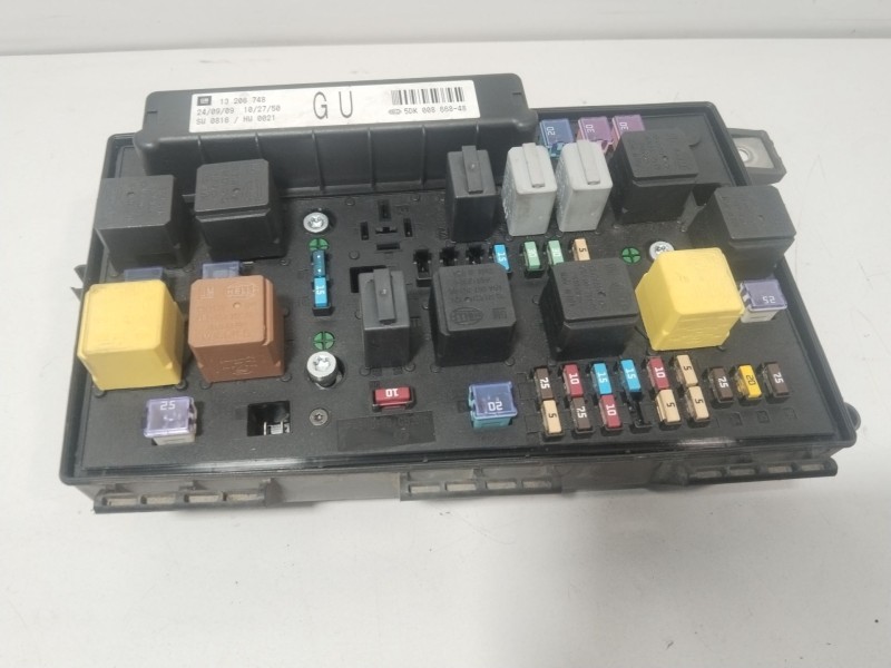 Recambio de caja reles / fusibles para opel astra h (a04) 1.7 cdti (l48) referencia OEM IAM 13206748  