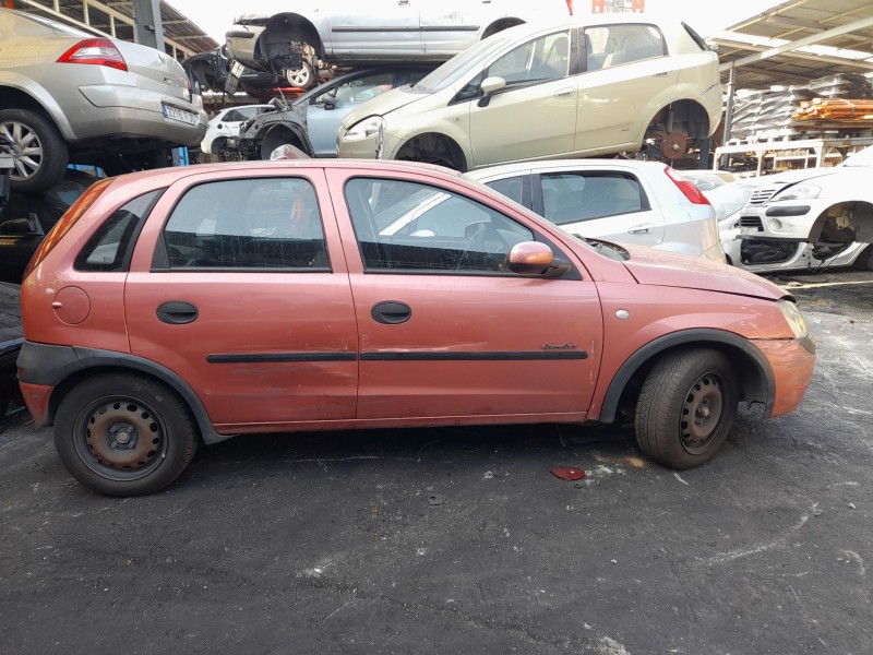 opel corsa c (x01) del año 2001