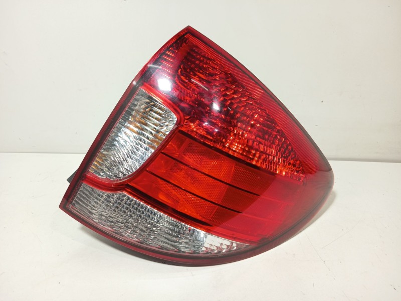 Recambio de piloto trasero derecho para kia rio i hatchback (dc) 1.3 referencia OEM IAM 92402FD070  