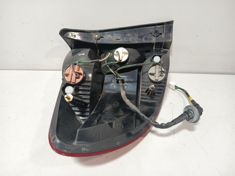 Recambio de piloto trasero derecho para kia rio i hatchback (dc) 1.3 referencia OEM IAM 92402FD070  