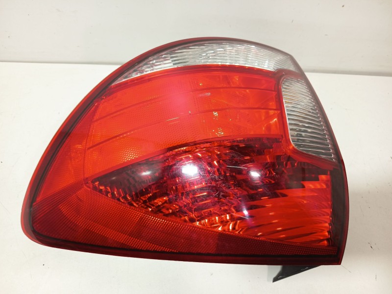 Recambio de piloto trasero derecho para kia rio i hatchback (dc) 1.3 referencia OEM IAM 92402FD070  