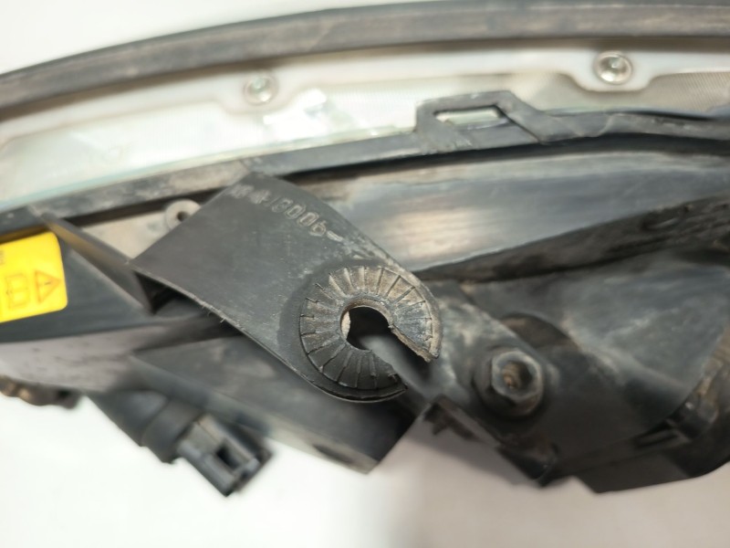 Recambio de faro derecho para ford focus i sedán (dfw) 1.6 16v referencia OEM IAM 1M5113005FA  