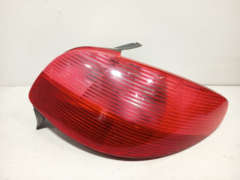 Recambio de piloto trasero derecho para peugeot 206 hatchback (2a/c) 1.6 i referencia OEM IAM 6351R9  