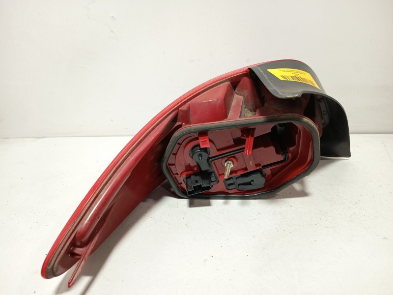 Recambio de piloto trasero derecho para peugeot 206 hatchback (2a/c) 1.6 i referencia OEM IAM 6351R9  