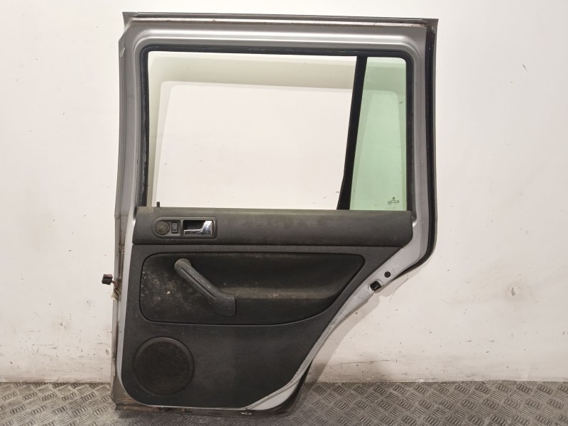 Recambio de puerta trasera derecha para volkswagen golf iv (1j1) 1.6 16v referencia OEM IAM 1J6833056F  