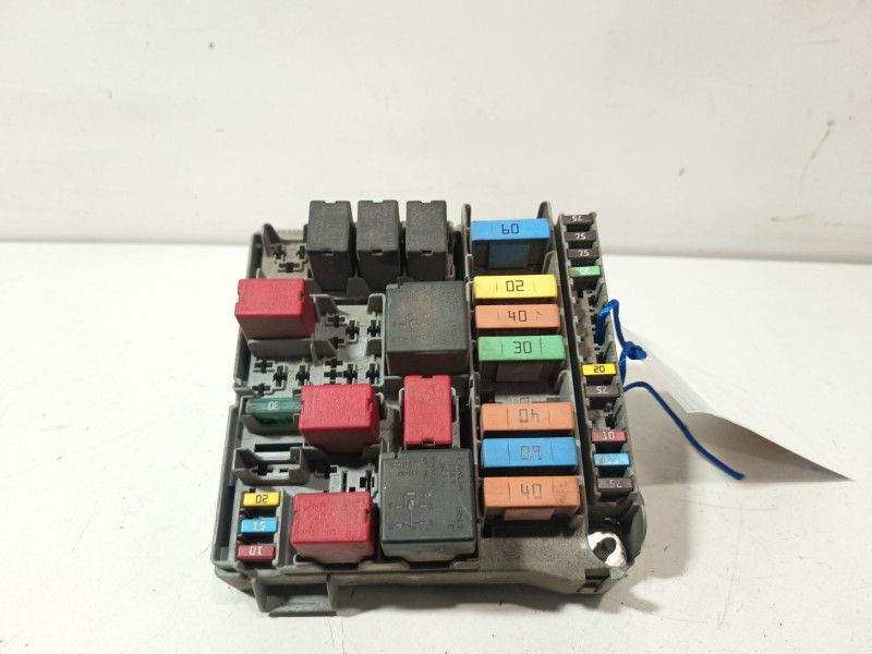 Recambio de caja reles / fusibles para citroën nemo monospace 1.4 hdi referencia OEM IAM 51781452  