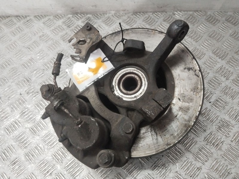Recambio de mangueta delantera derecha para nissan interstar autobús (x70) dci 90 referencia OEM IAM 8200642123  