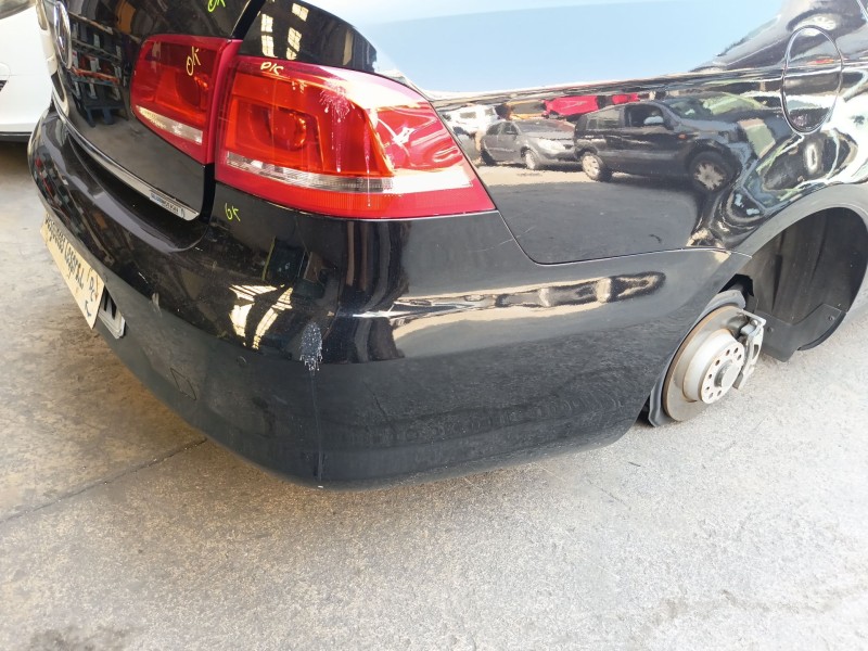 Recambio de paragolpes trasero para volkswagen passat b7 (362) 1.6 tdi referencia OEM IAM 3AE807417  NEGRO