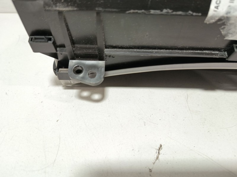 Recambio de cuadro instrumentos para lexus is200 (gxe10) 2.0 referencia OEM IAM 8380053360PB  