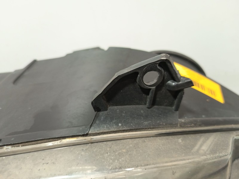 Recambio de faro derecho para peugeot 307 sw (3h) 1.6 hdi 90 referencia OEM IAM 9655764280 620686 