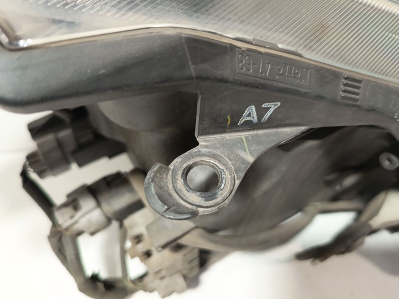 Recambio de faro izquierdo para toyota prius plus (_w4_) 1.8 hybrid (zvw40w, zvw41w) referencia OEM IAM 8118547430  
