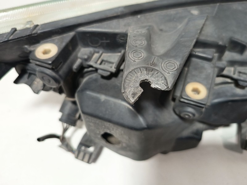 Recambio de faro izquierdo para ford focus ii (da_, hcp, dp) 1.6 referencia OEM IAM 1480990  