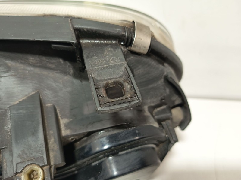 Recambio de faro derecho para volkswagen golf iv (1j1) 2.0 referencia OEM IAM 1J1941018B  