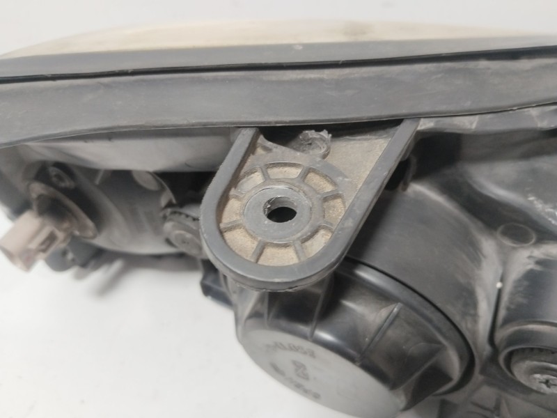 Recambio de faro izquierdo para kia rio i hatchback (dc) 1.3 referencia OEM IAM 92101FD011  