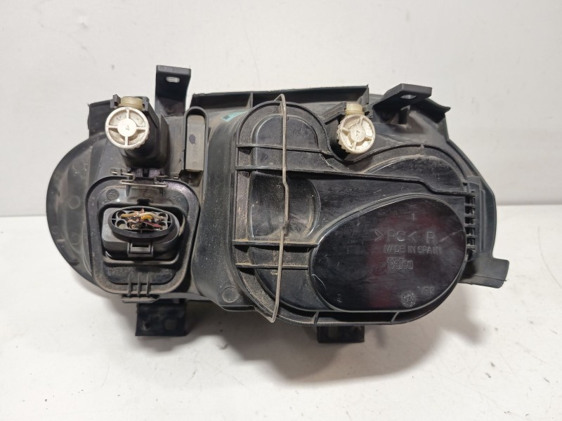 Recambio de faro derecho para volkswagen golf iv (1j1) 1.6 16v referencia OEM IAM 1J1941016B  